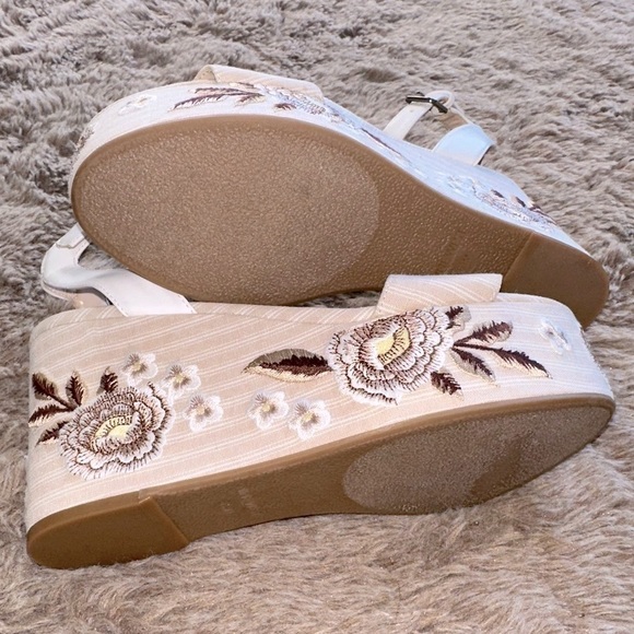 Nine West Wedge Heels - Picture 10 of 10